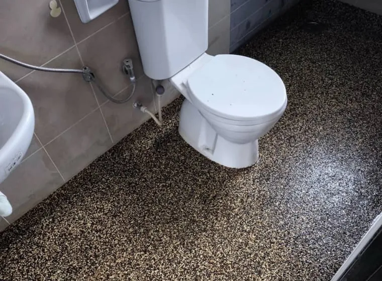 Brown flake epoxy toilet floor seamless finish